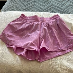NWT Lululemon Hotty Hot LR short-4 inch-lined